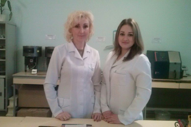 Работницы лаборатории ООО«Бердичевский элеватор» Наталья Босенко и Алёна Рыбачук 
