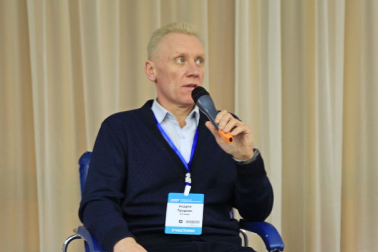 Директор элеватора Витчизна Андрей Прудник во время дискуссии
