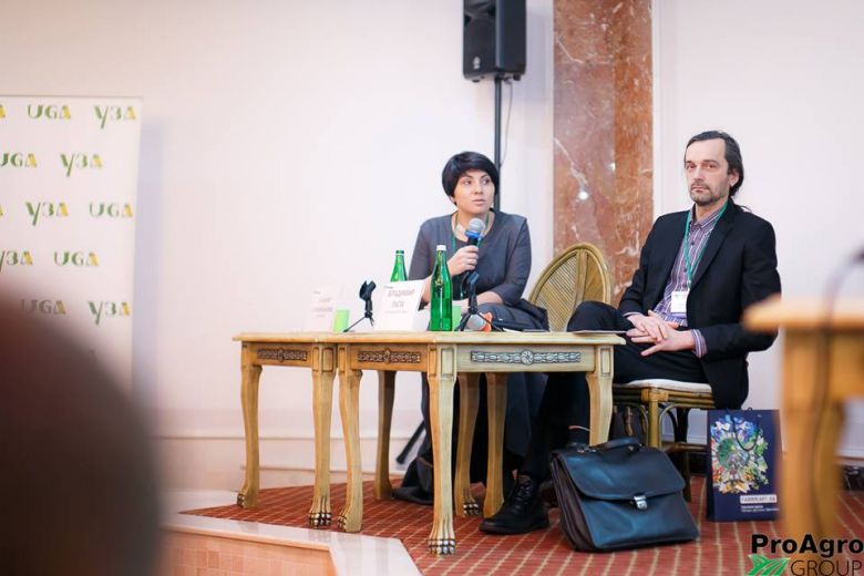 Аминат Сулейманова и Владимир Лапа на конференции
