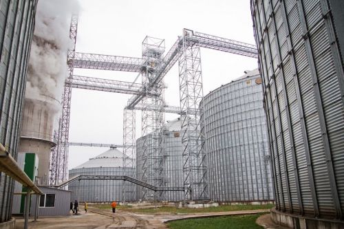 Ukrlandfarming принял на хранение более 1 млн т зерновых и масличных урожая 2019 года