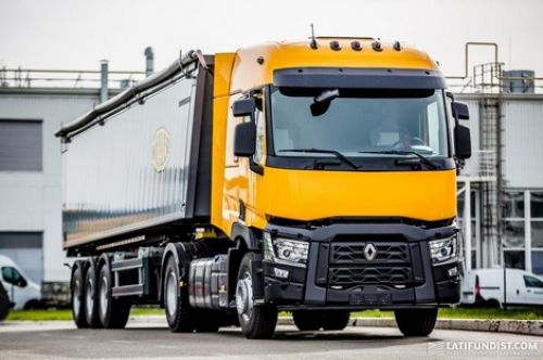 Renault выводит на рынок легкие тягачи