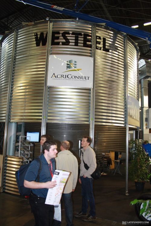 Во Франции канадские силосы Westeel представлены местным дилером AgriConsult