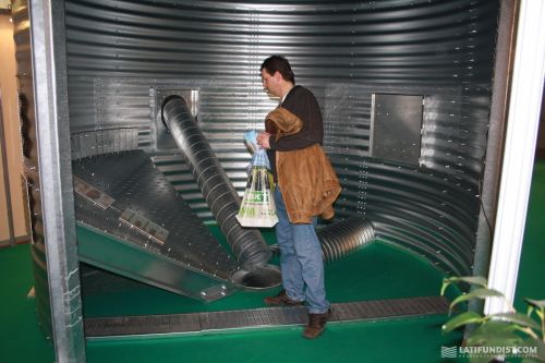 Phenix Rousies тоже собирает силос в разрезе, чтобы можно было оценить конструктив Phenix Rousies тоже собирает силос в разрезе, чтобы можно было оценить конструктив