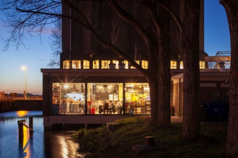 В Нидерландах перестроили элеватор под кафе