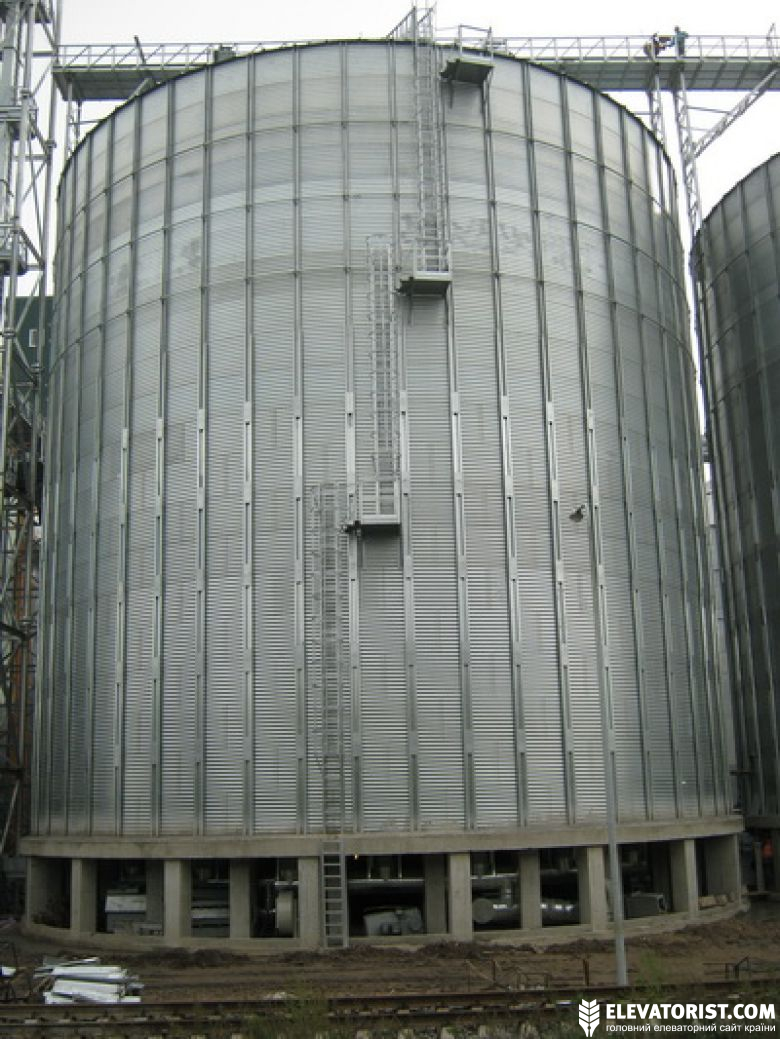 Емкость для хранения зерна объемом 8,5 тыс. т