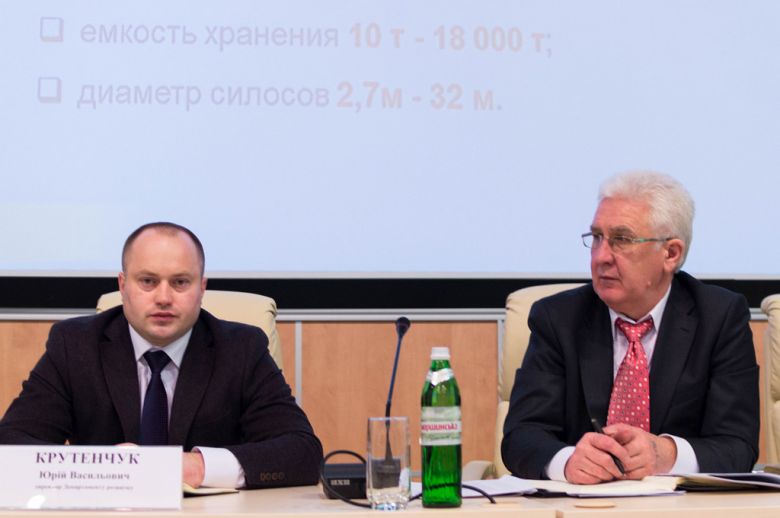 Директор департамента развития ГПЗКУ Юрий Крутенчук (слева)
