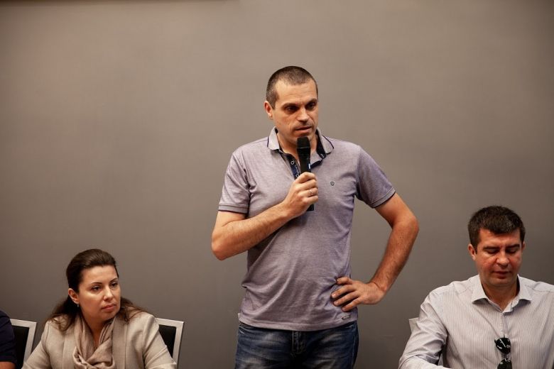 Активный участник заседания Круглого стола  — директор «Агродар-Бар» Роман Андрейкив.