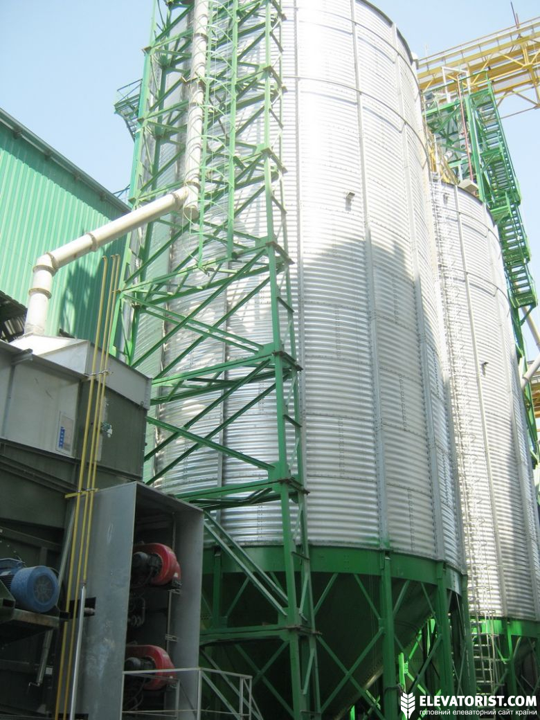 Емкости для временного хранения зерна производства Карловского машиностроительного завода