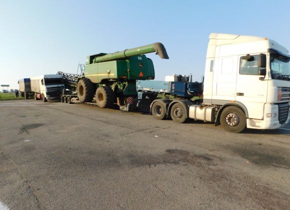 В Херсонской области в ДТП с участием зерновоза погиб полицейский
