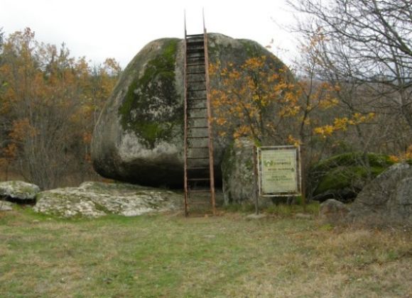 Марков камък, с. Долно Ябълково (мы специально не переводили, чтобы Вы сразу же прониклись обаянием Болгарии)