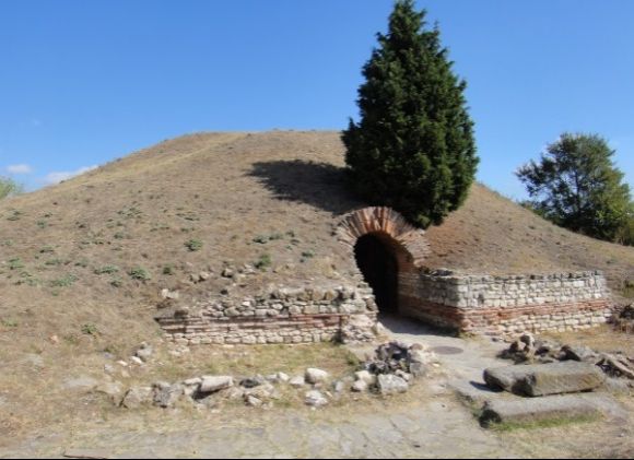 Античная купольная гробница II - III век Н.Э., Поморие, Болгария