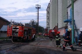 В Ивано-Франковске спасатели тушили пожар на элеваторе