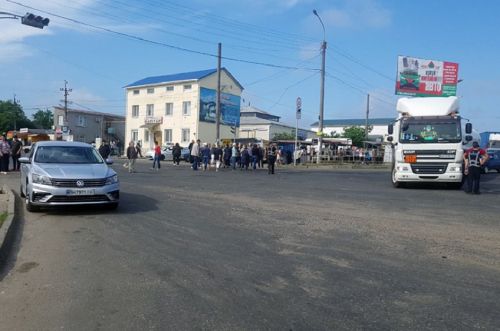 Перекрытие дороги в районе Усатово