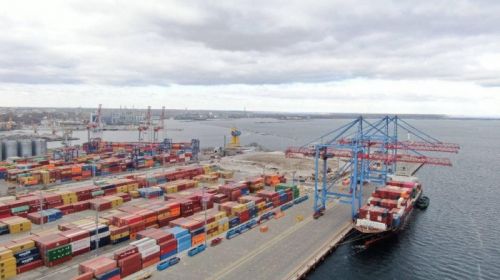 Контейнери для перевезення експортно-імпортних вантажів в порту України