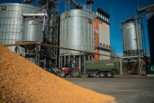 Зерносушарка Brice-Baker та силоси KMZ Industries