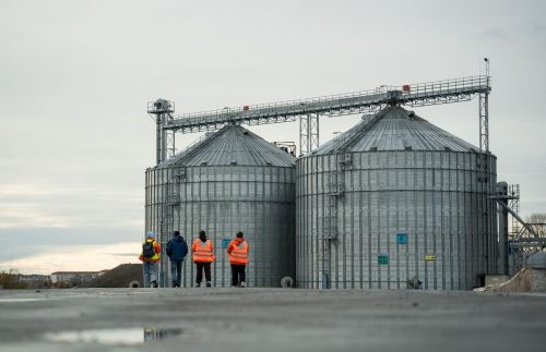 Зарплата для працівників елеваторів в Україні у 2024/25 МР. Дослідження Agrohub