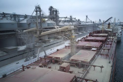 Завантаження судна на терміналі Кернел