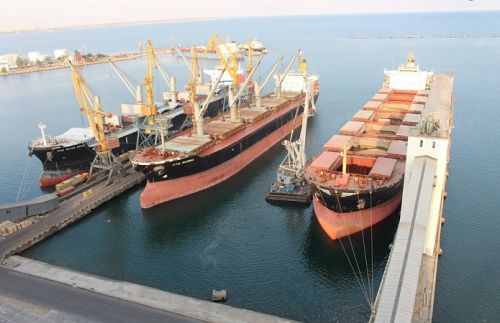 Вантажні судна в українських морських портах 