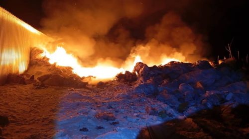 Внаслідок атаки російських дронів «герань» загорівся ангар для зберігання зерна в сільськогосподарському кооперативі на Чернігівщині