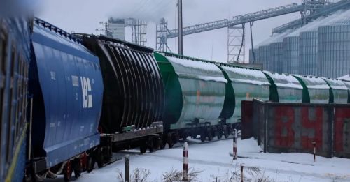 Зернові вагони АТ «Укрзалізниця» взимку