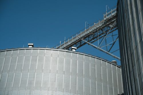 Силос елеваторного комплексу для зберігання зерна
