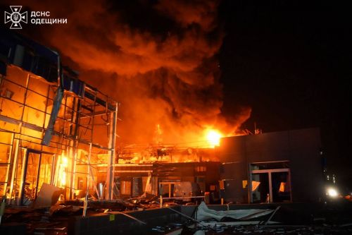 Пожежа на території порту на Одещині після удару Росії