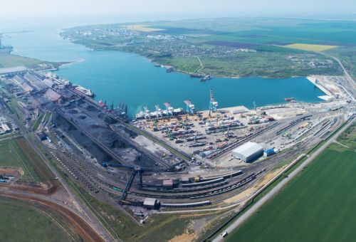 Територія порту Південний на Одещині