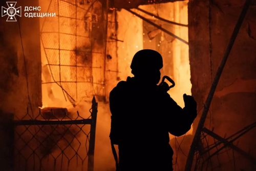 Пожежа внаслідок обстрілів Росії по портовій інфраструктурі Одещини