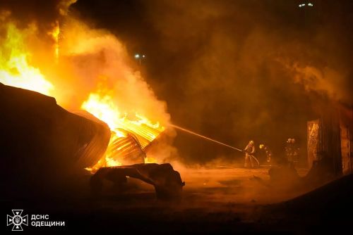 Пожежа в порту внаслідок атаки Росії