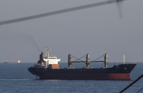 Зернове судно прямує «Середнім коридором» через Чорне море