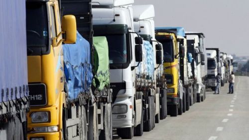 Черга вантажівок на кордоні