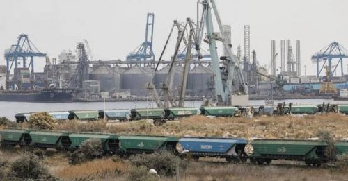 Поїзд із зерновими вагонами в порту Констанца