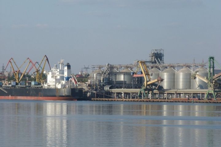 Операторы Николаевского порта могут остановить работу