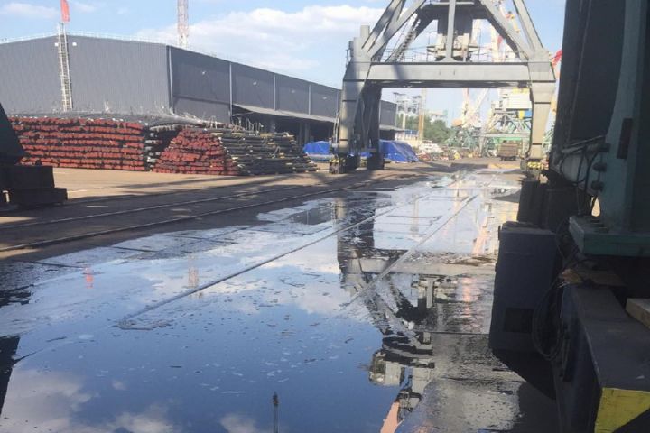 Фото с места аварии в Николаевском порту