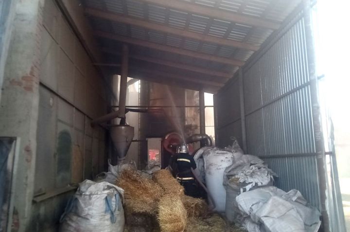 На Полтавщине пожар в зерносушилке повредил подсолнечник