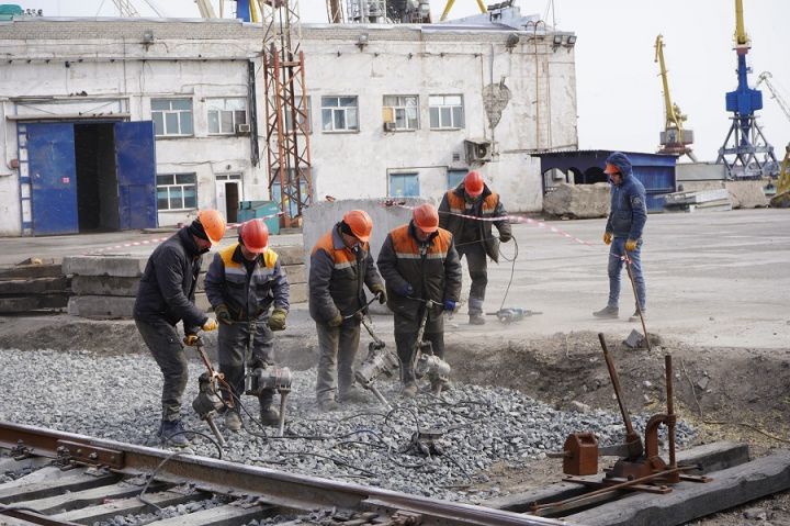 В Мариупольском порту реконструируют железнодорожный переезд к зерновому терминалу