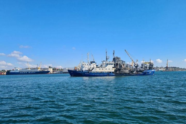 В порту Чорноморськ почали роботи з днопоглиблення 