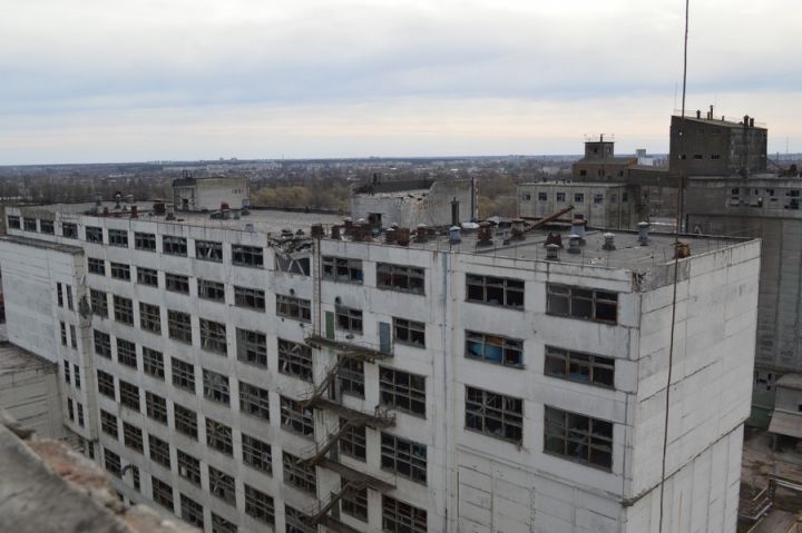 Пошкоджений обстрілами елеватор Млибор у Чернігові