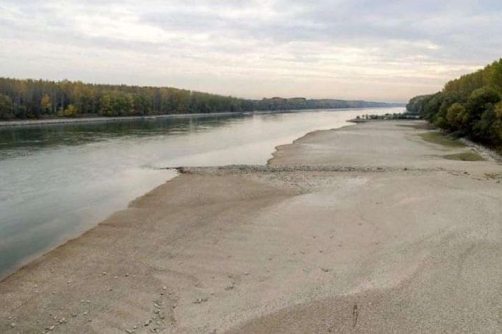На Дунаї рівень води критично знизився через відсутність опадів 