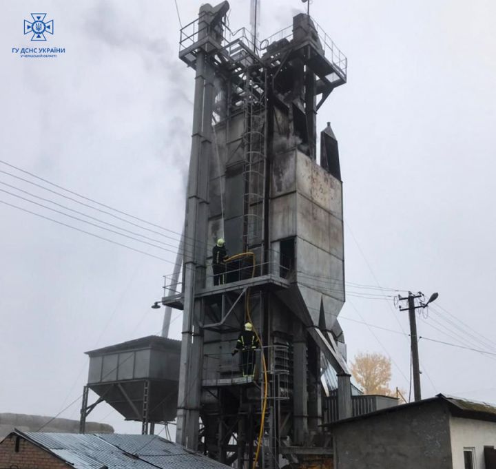 Пожежа зерносушарки у Черкаській області: згоріло 2 т зерна і обладнання