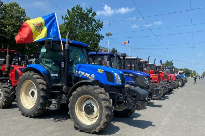 Простестувальники блокують вулиці Кишинева тракторами
