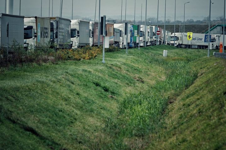 Вантажівки на кордоні з Польщею