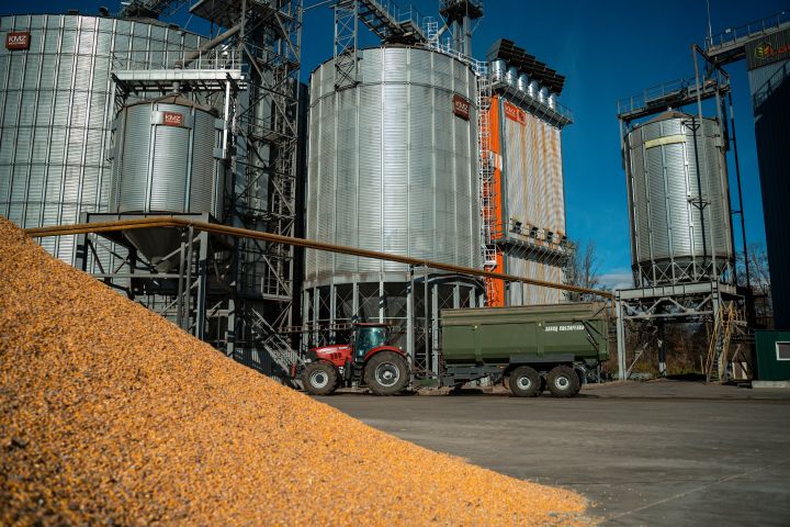 Зерносушарка Brice-Baker та силоси KMZ Industries