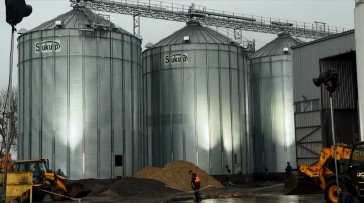 Любарецький соєпереробний завод зберігатиме зерно в чотирьох нових силосах Sukup від «Зернового Дому»