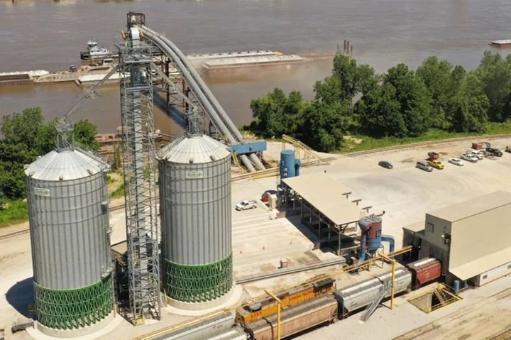 CHS орендує зерновий термінал COFCO у США