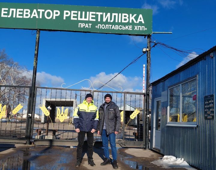 Керівник департаменту зберігання «Кернел» Сергій Щербань з головним технологом Олександром Волощуком