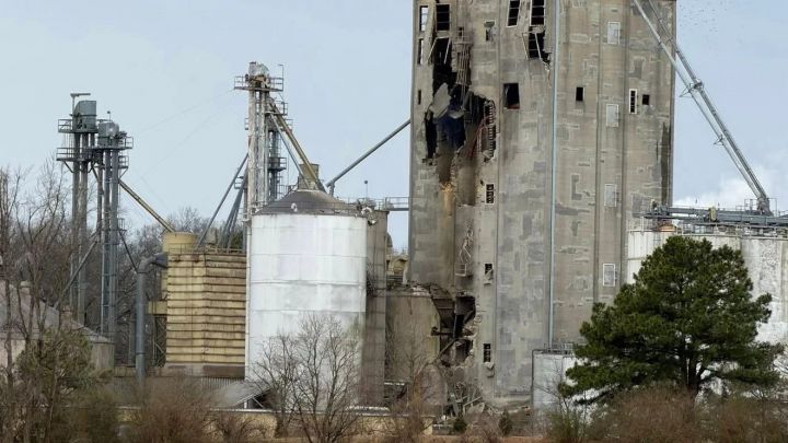 Вибух на комбікормовому заводі компанії Perdue Farms у місті Кофілд (штат Північна Кароліна, США)