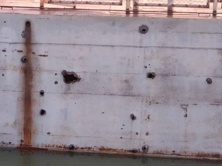 Пошкоджене судно в порту Ізмаїл внаслідок атаки Росії 