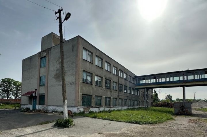 Промисловий майновий комплекс колишнього цукрового заводу у місті Володимир Волинської області 