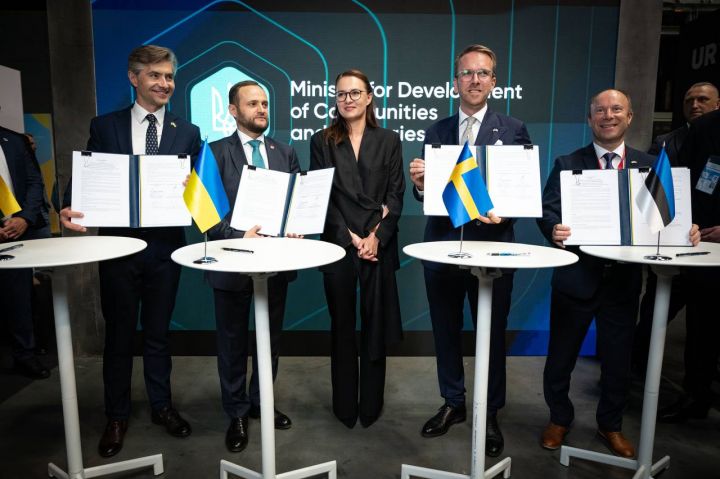 Міністерство розвитку громад та територій України та Європейський інвестиційний банк уклали угоди щодо розвитку транспортної інфраструктури України